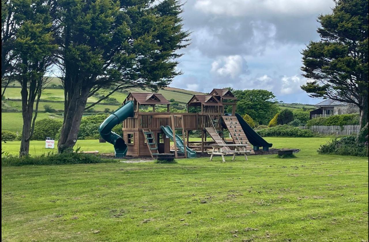 Bushwood-Beautifully Fitted Wooden Lodge Helston Cornwall מראה חיצוני תמונה
